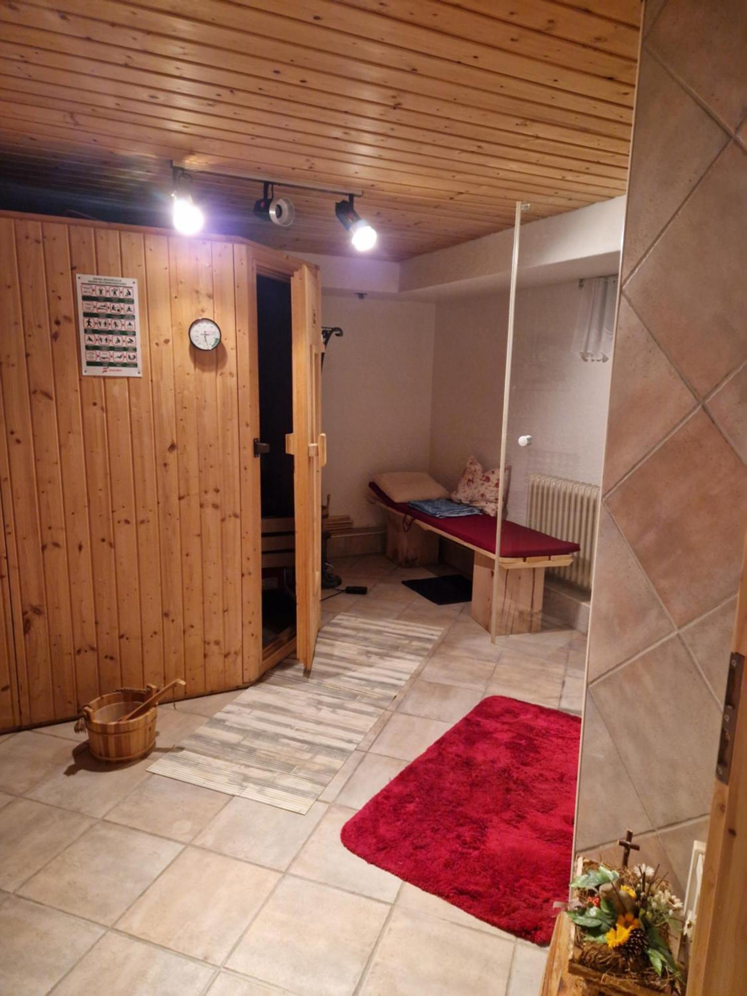 Grosses Gemuetliches Zimmer Mit Eigener Dusche Und Sauna Auf Wunsch Rheinstetten Luaran gambar